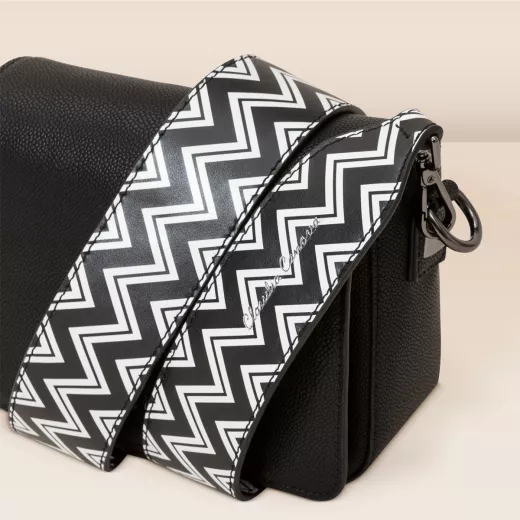 Zigzag Print Interchangeable Bag Strap Model