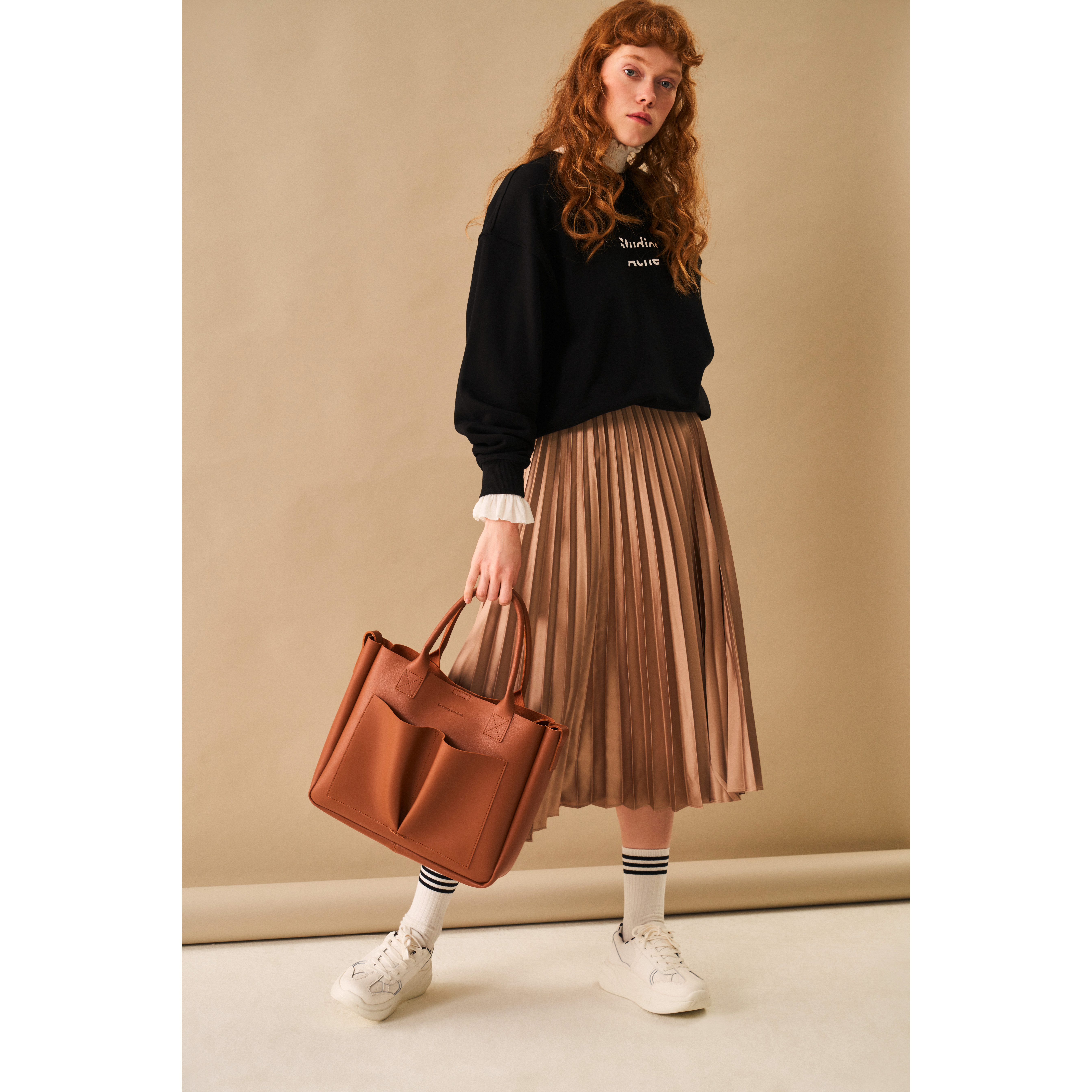 Megan Xl Front Pocketed Tote